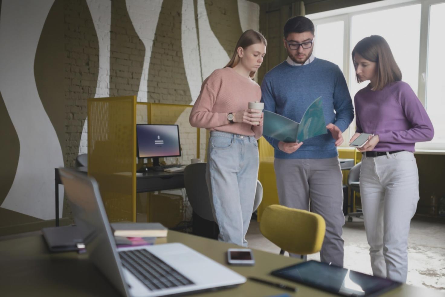 Optimal eingerichteter Arbeitsplatz für Remote-Learning